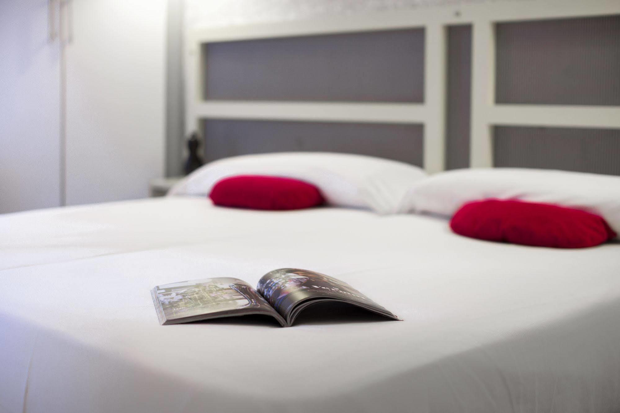Hotel Palermo Барселона Екстериор снимка